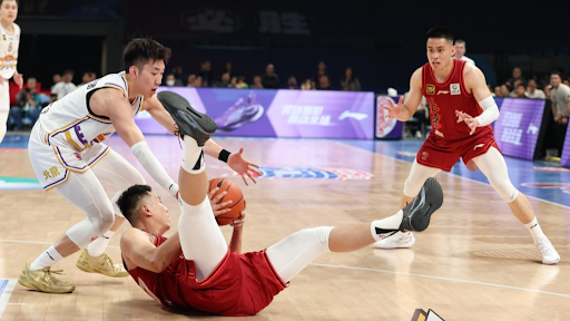 半场战报：亚特兰大1-0佛罗伦萨，德凯特拉雷助攻奥迪隆破僵
